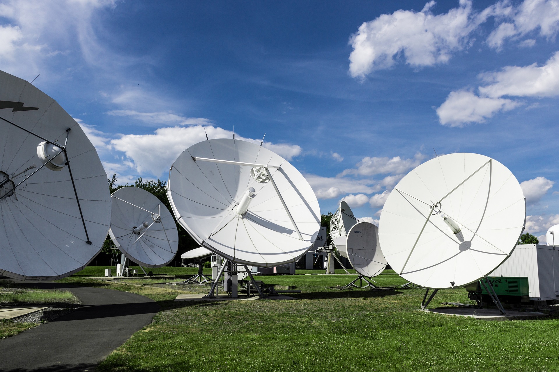Satelittentechnik auf Feld
